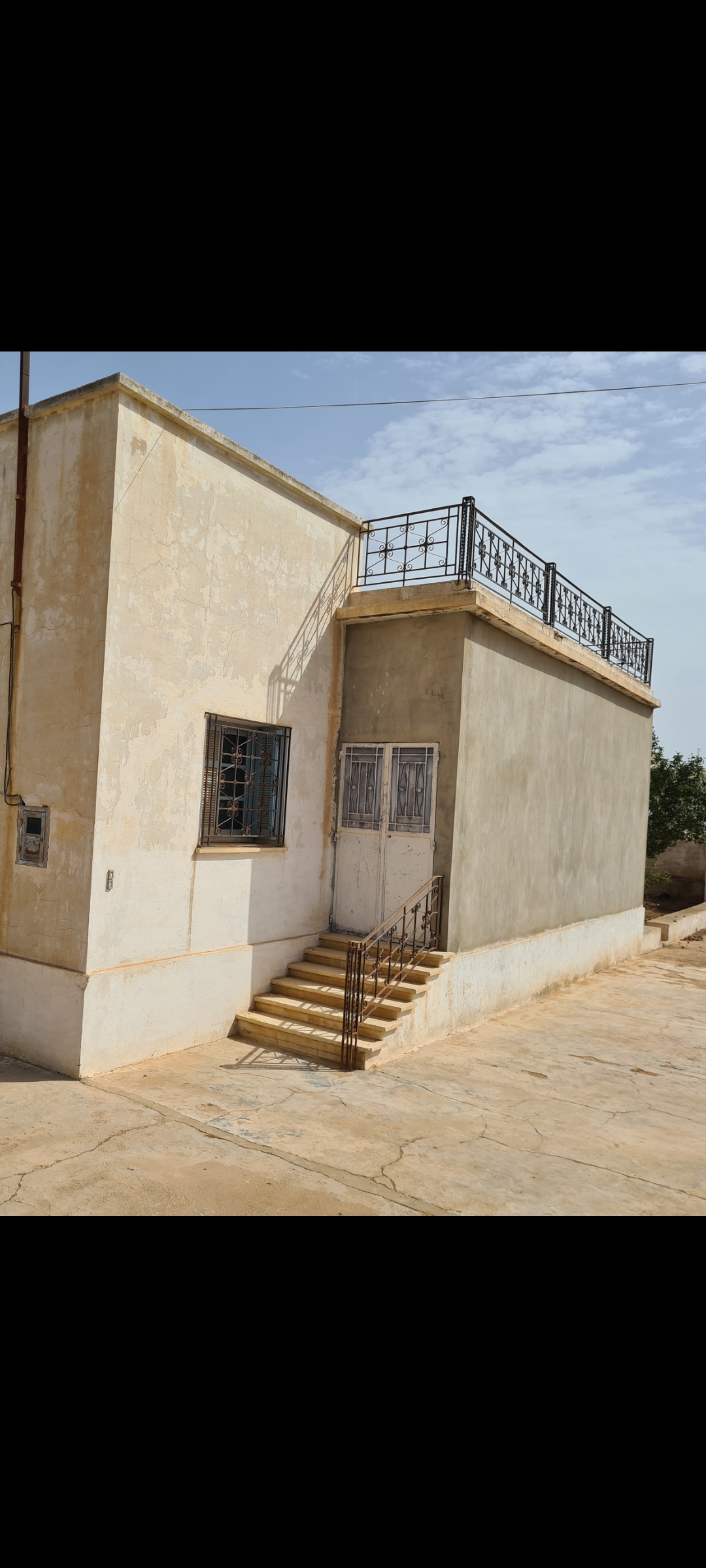 Sakiet Ezzit Merkez Chihya Location Surfaces Grande maison pour dpt  bien situe chihia sfax