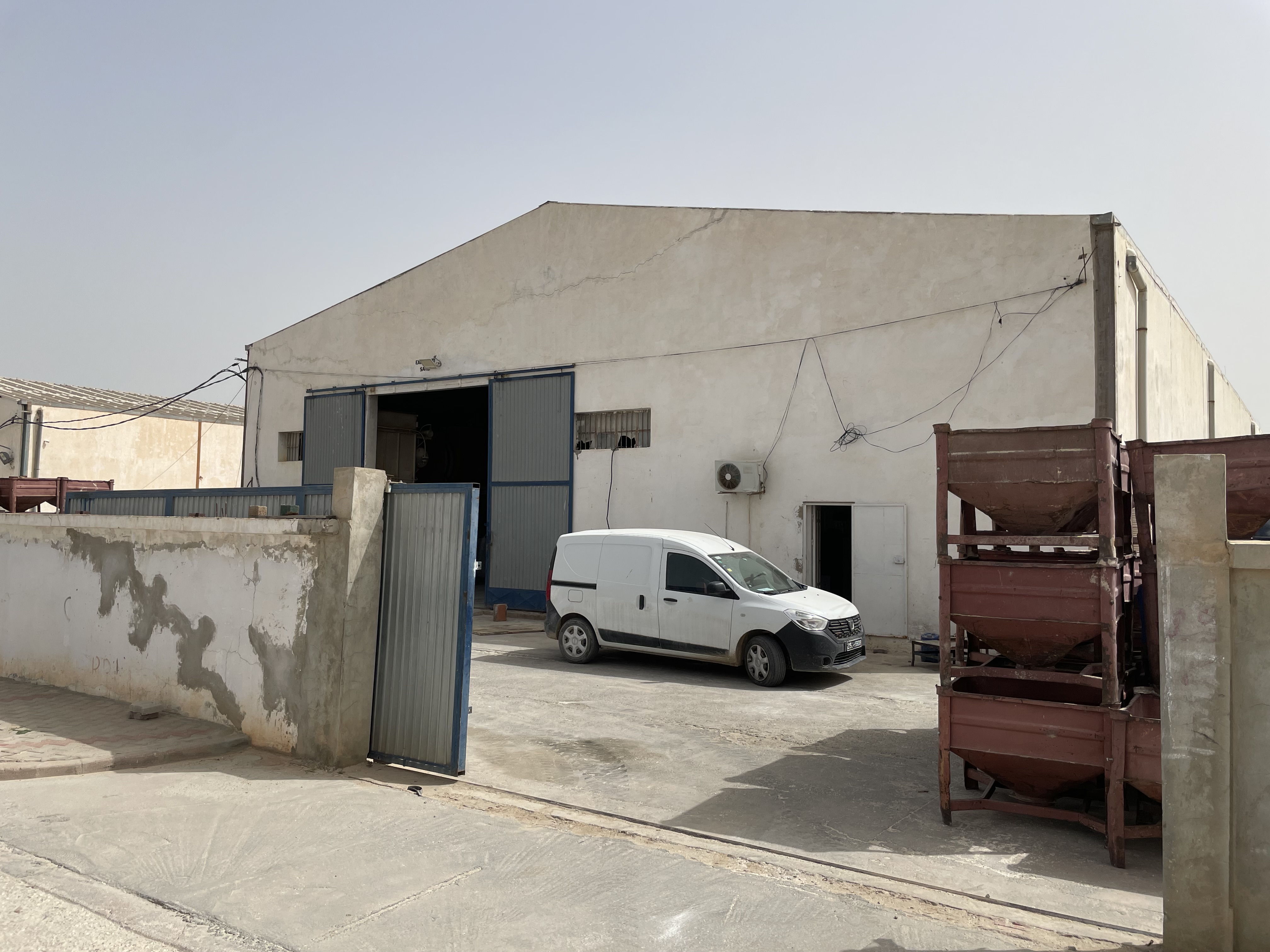 Bir Mcherga Jebel El Oust Vente Surfaces Usine en fonctionnement pour investisseur locatif